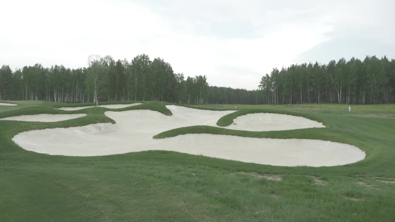 모래 함정이 있는 골프장
