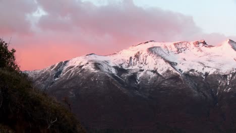 Amanecer-Sobre-Montañas-Nevadas