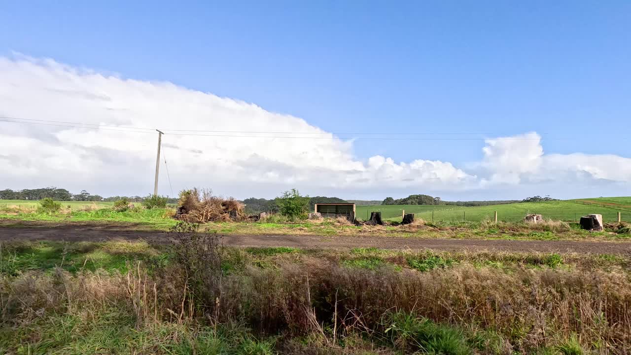 시골 풍경과 농경지를 전시하는 드라이브