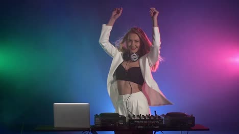 dj woman performing
