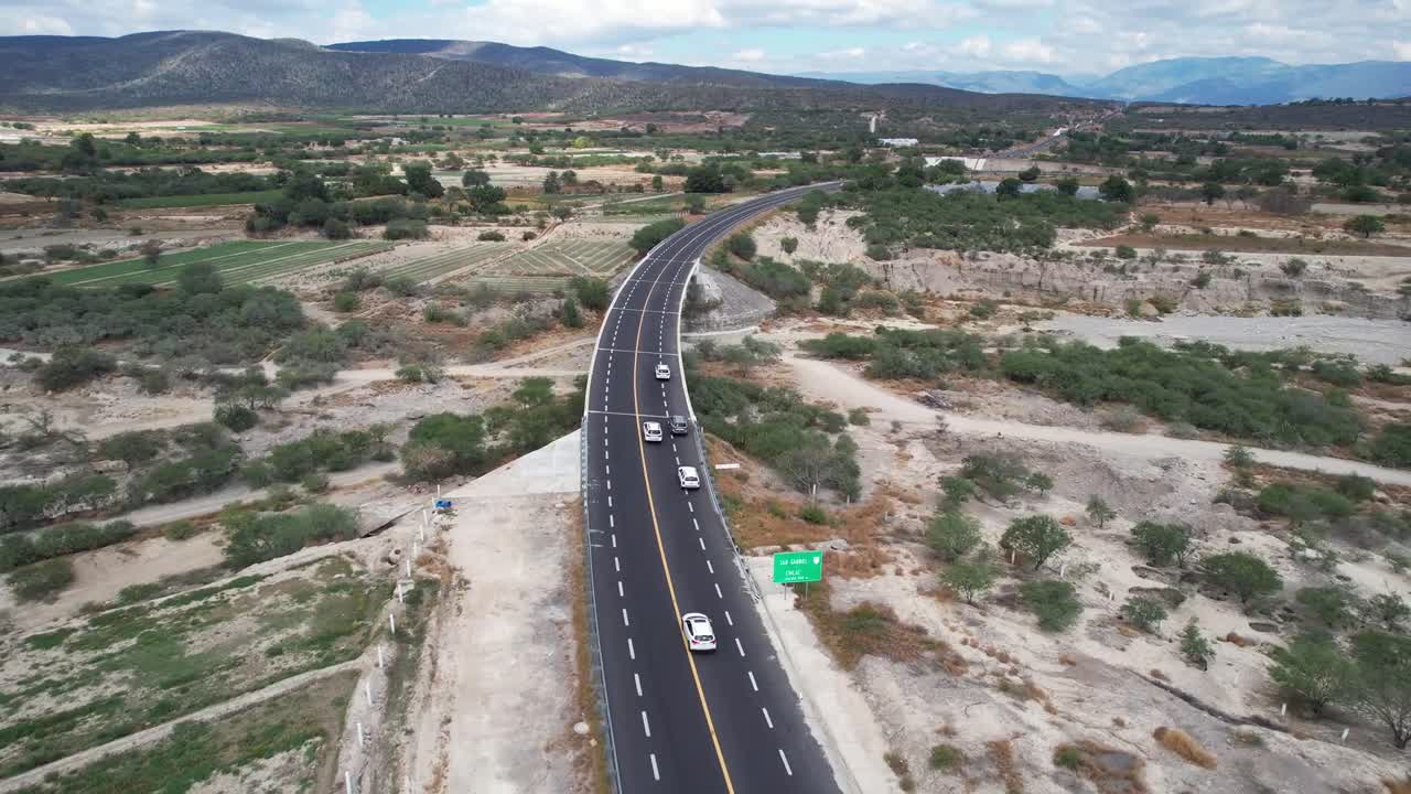 vehículos que circulan por caminos rurales