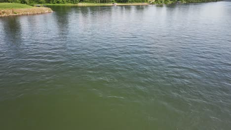 Sommerlandschaft-Am-White-River-In-Arkansas