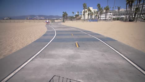 Pov-Radfahren-Auf-Dem-Venedig-Strandweg-La