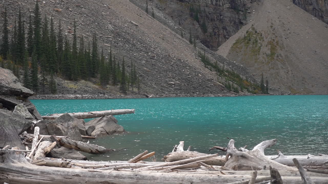 озеро морен, национальный парк банфф, альберта, канада