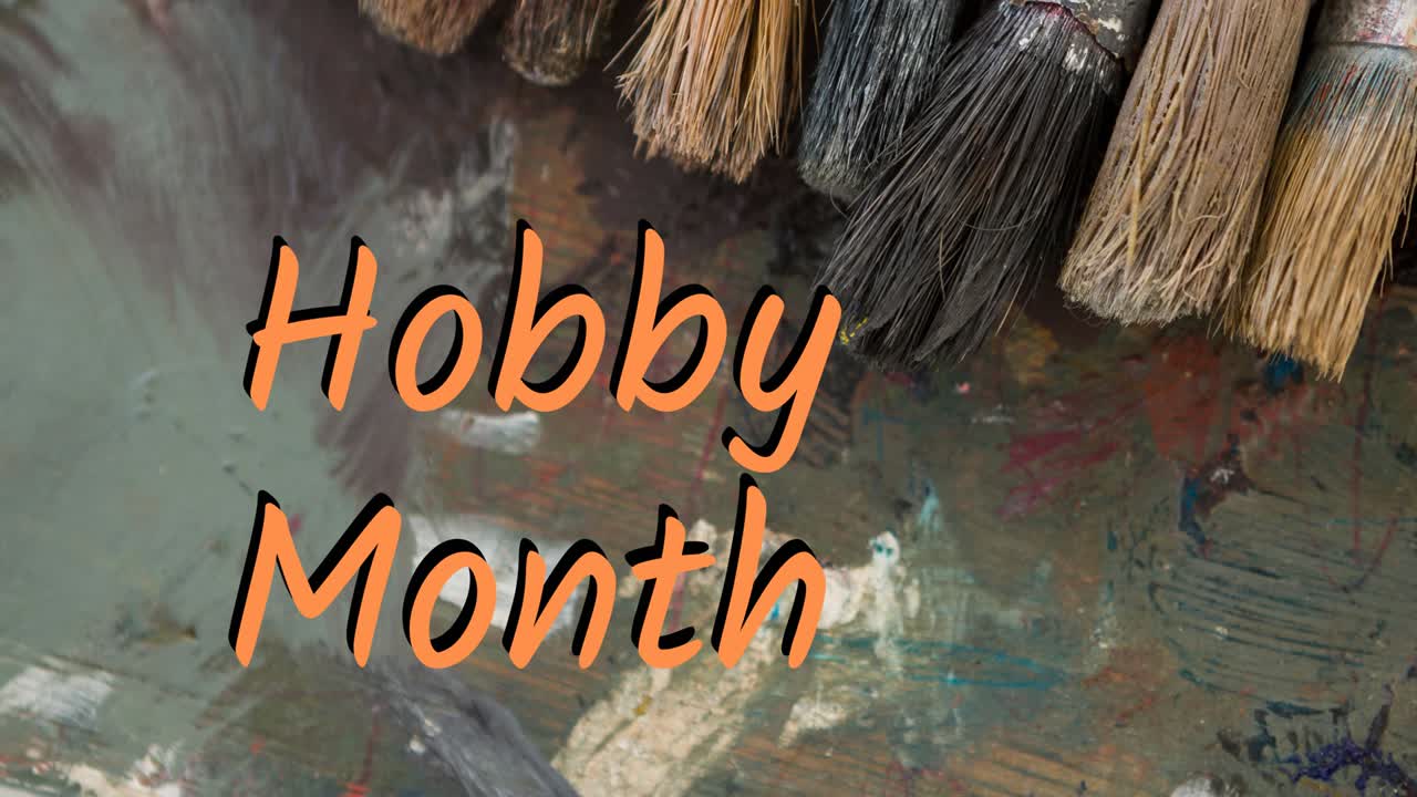 animación del texto del mes de pasatiempo en naranja sobre pintura al óleo y pinceles en paleta