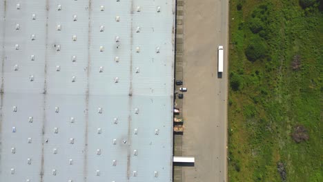 vista aérea de los almacenes o de la fábrica industrial o del centro logístico desde arriba