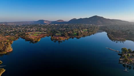 Aquarmarin-Türkis-See-Murray-Reservoir-San-Diego-Kalifornien