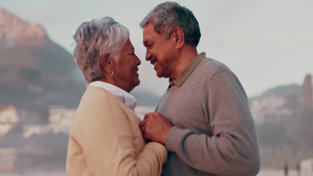 el amor, la libertad y el baile de la pareja senior