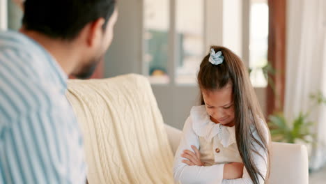 Padre-Molesto-Con-Su-Hija-Para-Recibir-Castigo.