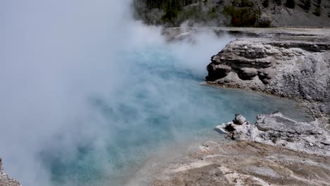 Excelsior-Geyser-Crater-in-Yellowstone