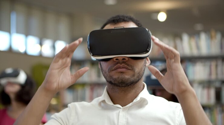 Ernsthafter afroamerikanischer Mann testet neue VR-Brille