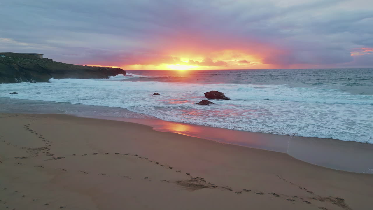 Sunrise glowing marine horizon over foaming ocean waves. Sunset illuminating sea