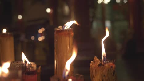 velas en el templo taoísta de bangkok