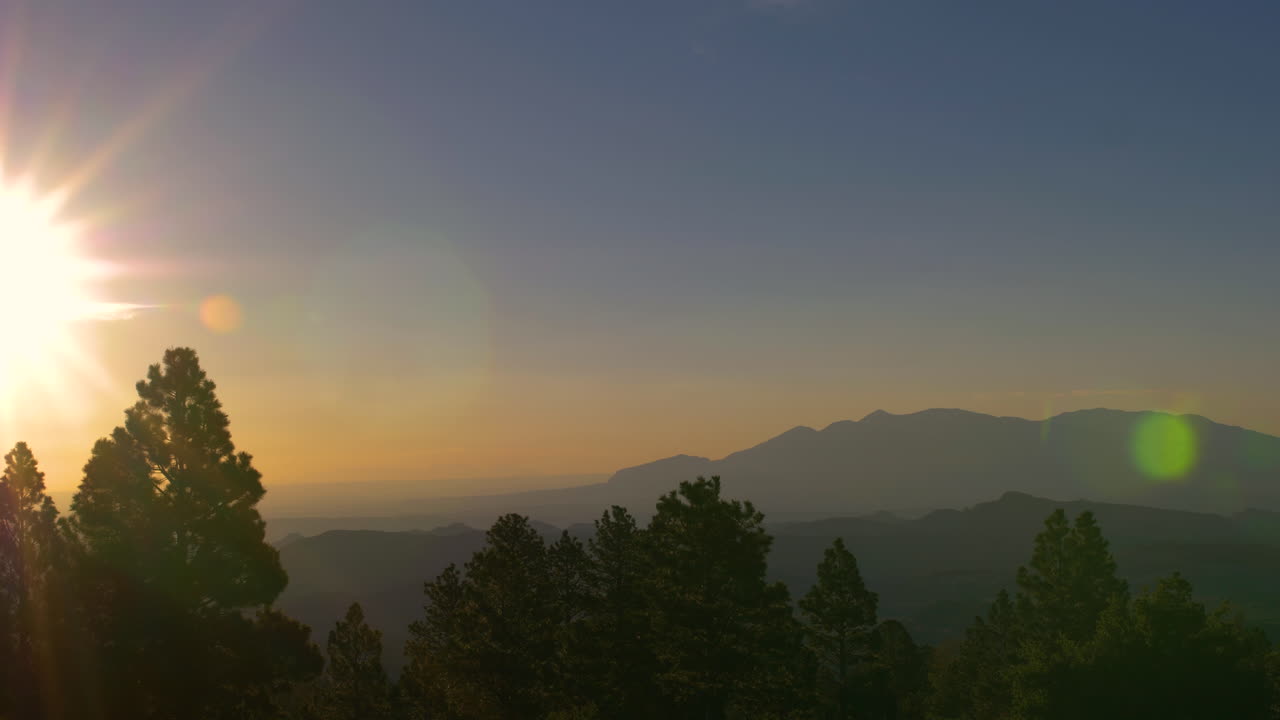 plano general de un amanecer temprano en la mañana en larb hollow pasar por alto cerca de torrey, utah