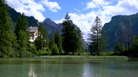 Lake-Dobbiaco-in-the-Dolomites,-Italy