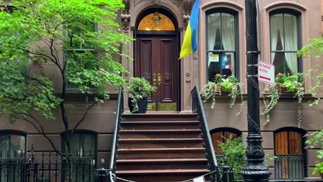 brownstone in nyc with ukrainian flag