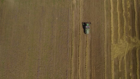 Tractor-Cosecha-Cultivos-De-Campos-Agrícolas.-Agricultura.-Equipo