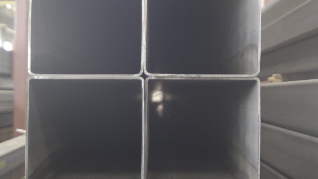 квадратные стальные трубы на складе