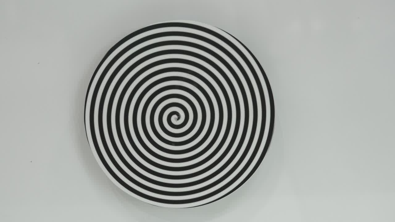 спиральный знак изолирован на белом фоне.