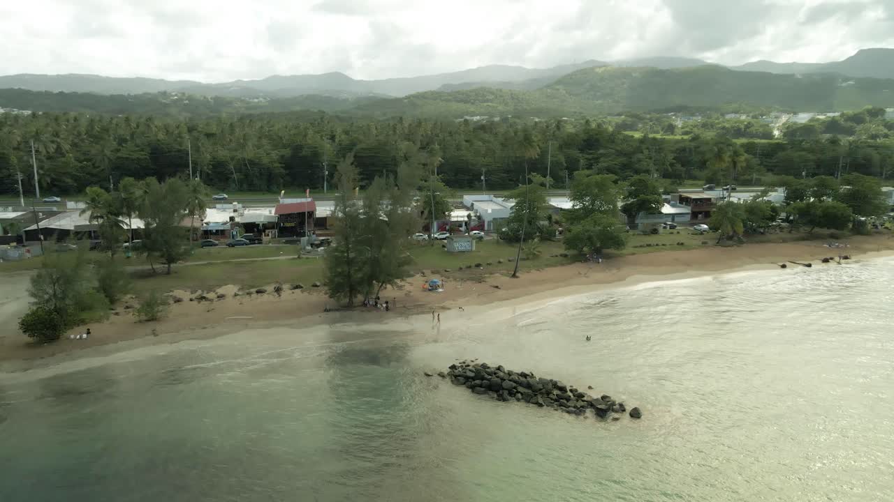 luquillo puerto rico quiosco de luquillo en playa fortuna tiro de dron paralelo ancho