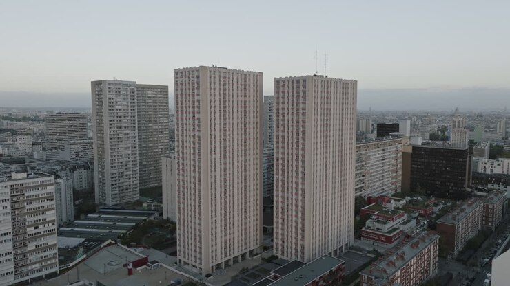 Paris 13º, vista aérea: Tesouros arquitetônicos em meio a uma economia movimentada.