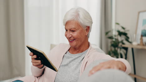 Smile,-picture-and-senior-woman-in-home