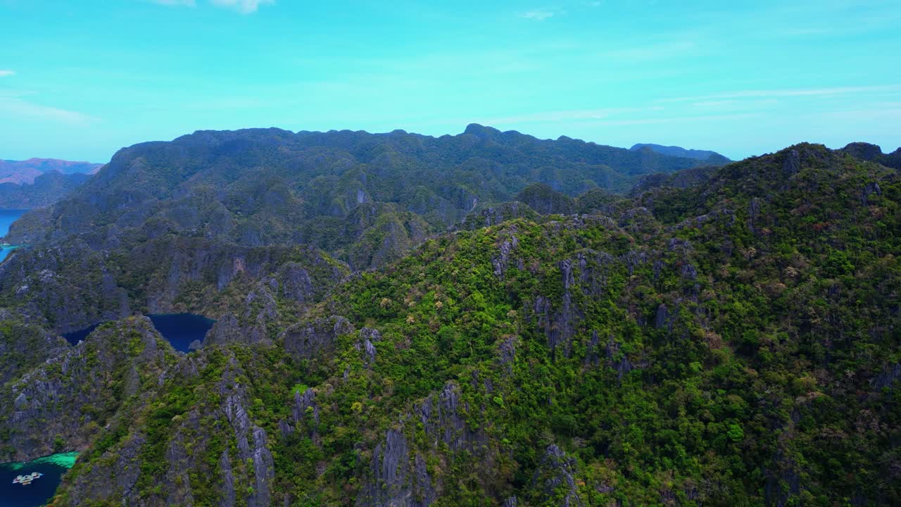hermoso panorama aéreo sobre el lago kayangan en lo alto de coron