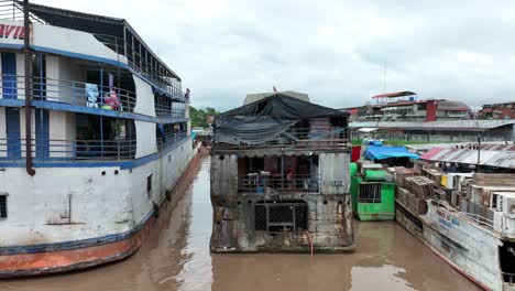 Frachtschiff-Auf-Dem-Amazonas.-Amazonien.-Südamerika