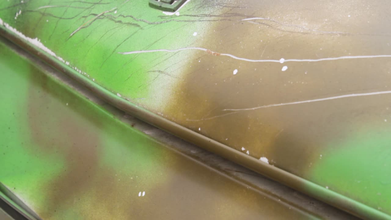 capó camuflado del vehículo