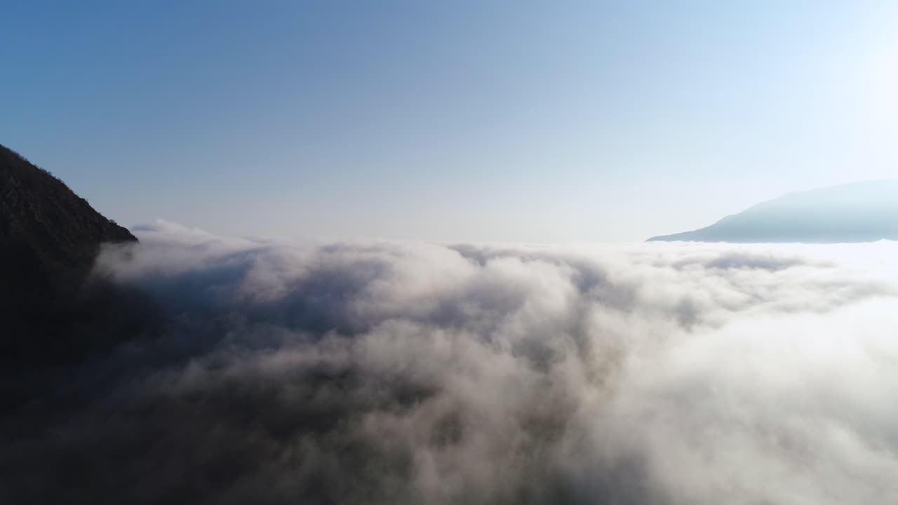 구름 위의 산들