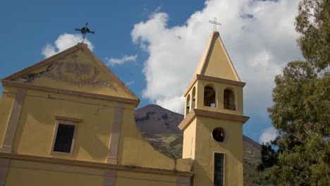 iglesia de stromboli 4k 01