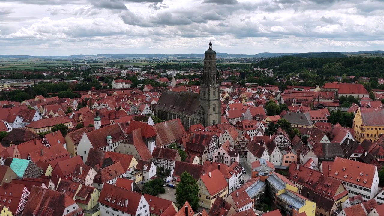 Pengambilan gambar drone Nordlingen di Jerman, Shinganshina di dunia nyata dari Attack on Titan