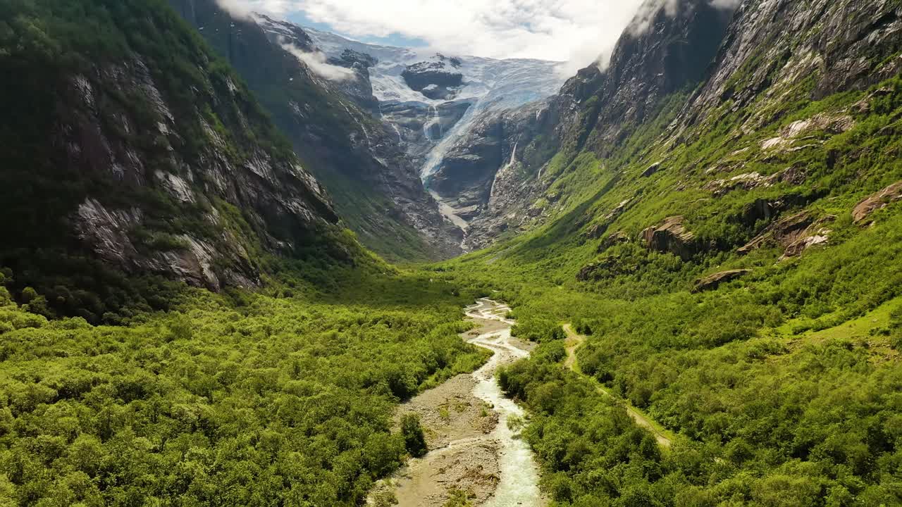 Krásná norská příroda, ledovec Kjenndalsbreen