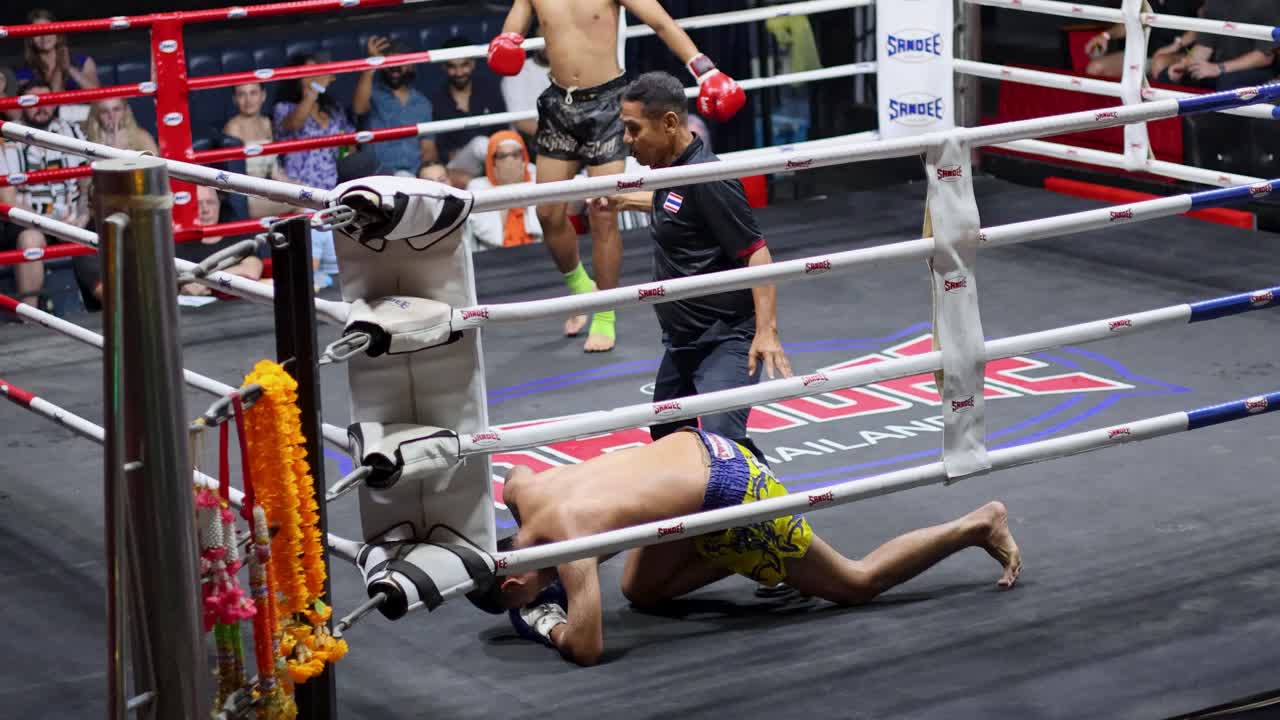 치열한 무이태이 경기가 결정적인 ko로 끝났습니다.