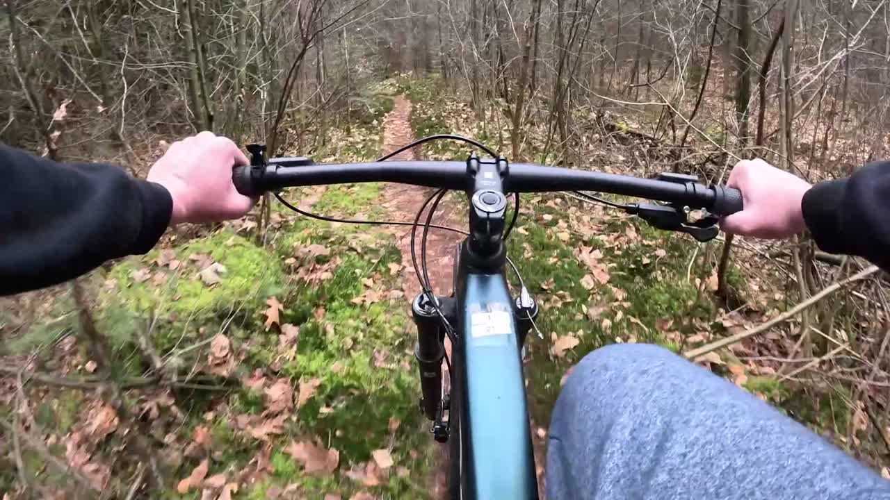 Video riding mountain bike on a fast trail
