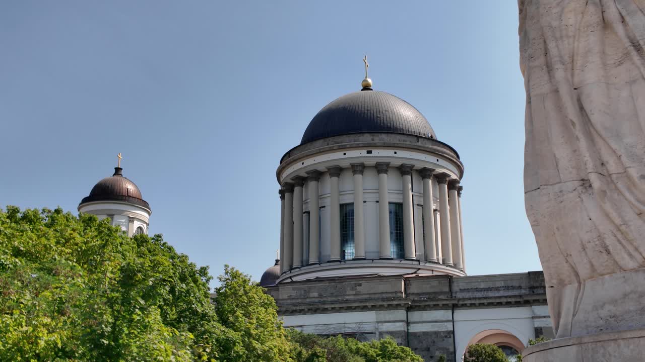 Revealing the Coronation of Saint Stephen monument and the Esztergom Basilica behind it