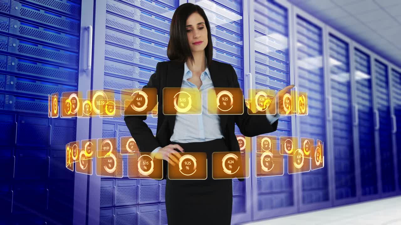 mujer de negocios usando pantalla de interfaz digital con íconos