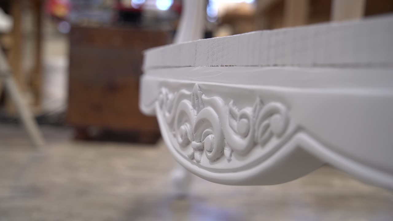 흰색 탁상 모서리의 클로즈업 샷