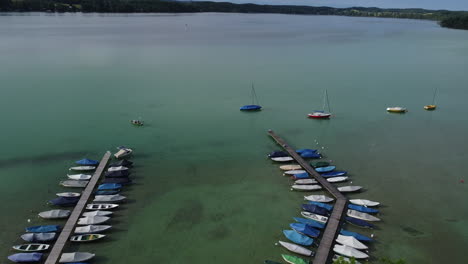 Gran-Lago-Con-Botes-Pequeños