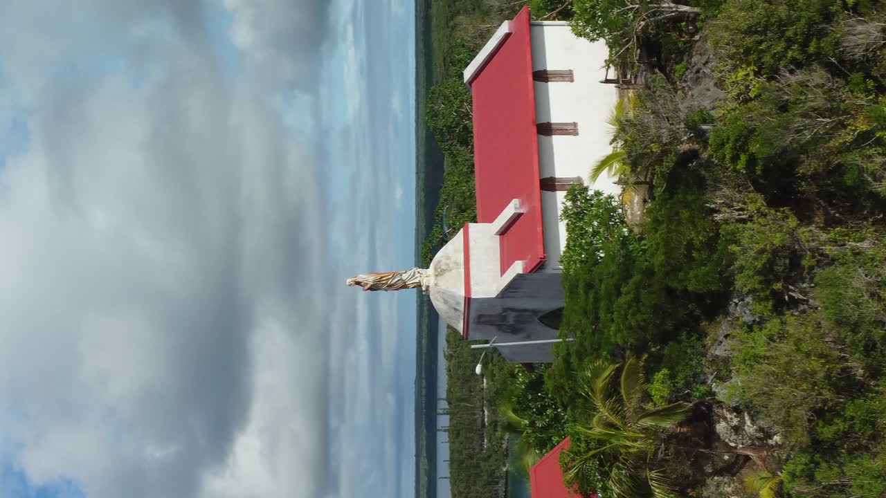 vista aérea desde la capilla notre dame de lourdes, en lifou, nueva caledonia