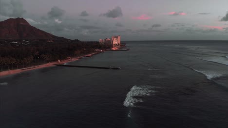 Aerial-drone-footage-of-Honolulu,-Hawaii