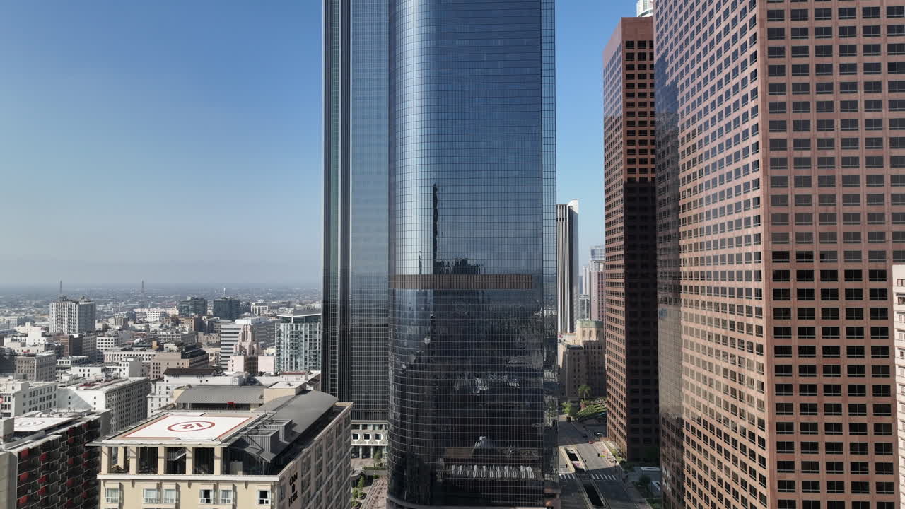 volando a través del barrio de bunker hill en el centro de los ángeles