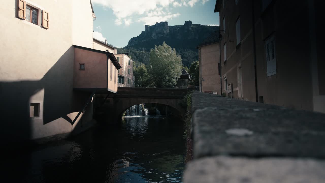 A narrow bridge in Mende arches over calm water in the town’s heart.