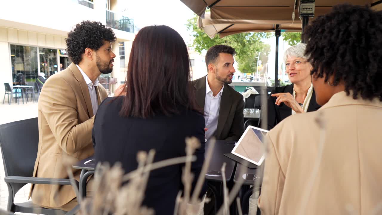 reunión de negocios al aire libre