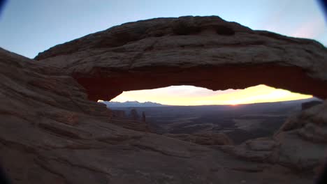 arco de mesa en el parque nacional canyonlands, utah