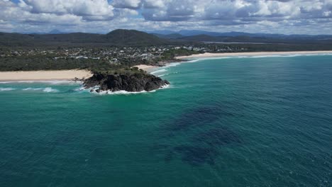 Wellen-Und-Meer-Am-Norries-Head-In-New-South-Wales,-Australien-–-Drohnenaufnahme-Aus-Der-Luft