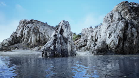 formación de roca volcánica de las galápagos en el océano