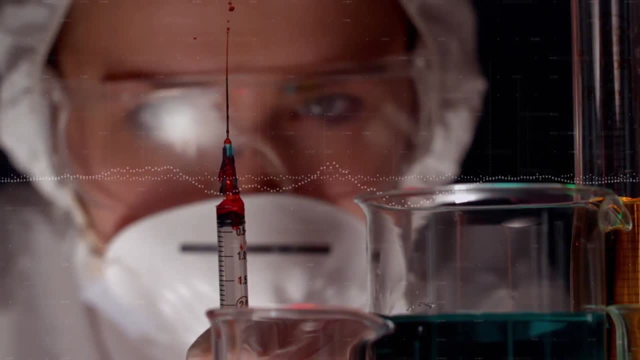 백신 주사기를 들고 있는 과학자에 대한 데이터 처리 애니메이션