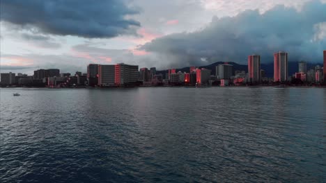 Drohnenaufnahmen-Aus-Der-Luft-Von-Honolulu,-Hawaii