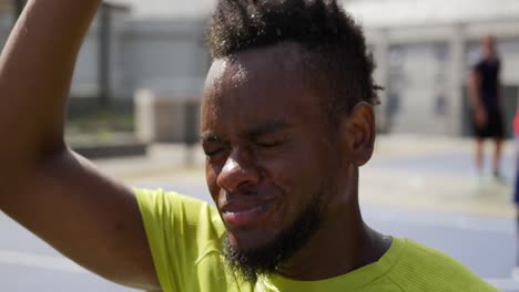 Basketball-player-pouring-water-on-face-4k